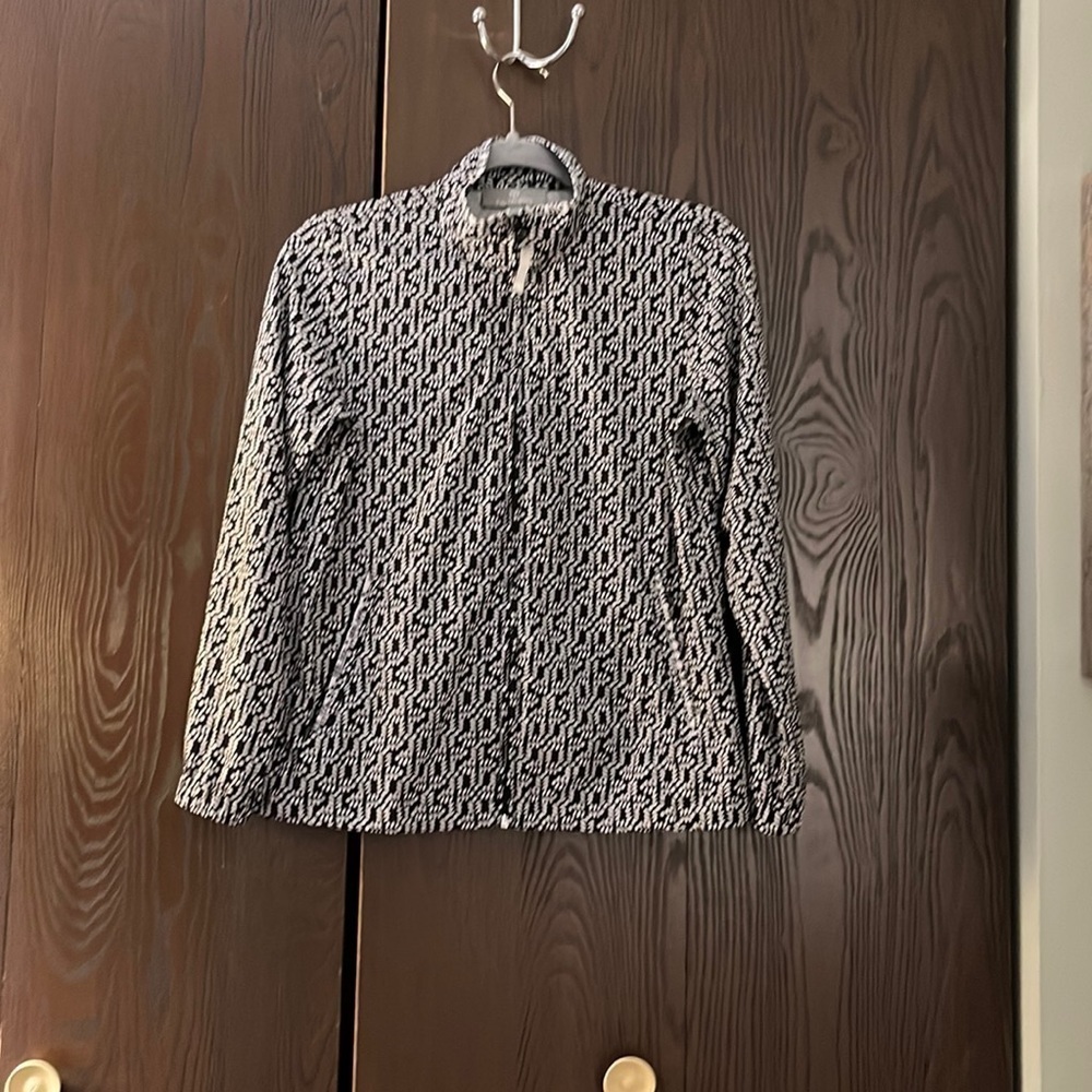 T by Talbot’s polyester blend, long sleeved, black with white jacket. Size SP
